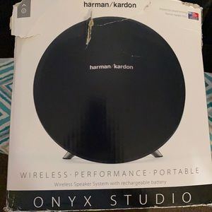 Onyx Studio  Harmen/Kardon Speaker